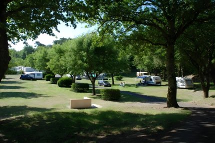 Stellplatz - Fahrzeug - Strom 10A - Le Logis du Breuil