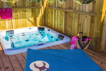 Mobile-home Hawaï - 32 m² - 2 bedrooms - air conditioning - Jacuzzi - International &amp; Spa