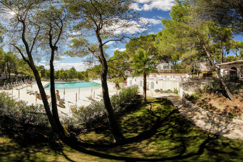 camping la pinede castelnaud de guers