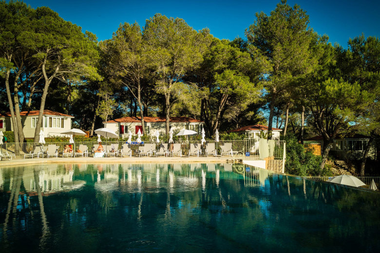 camping la pinede castelnaud de guers