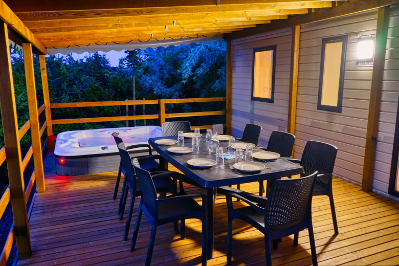 camping les champs blancs agde