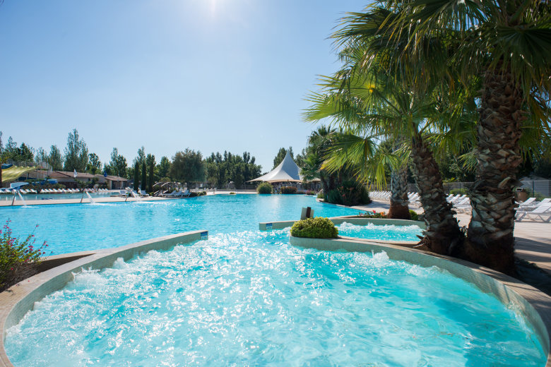 camping luxe la carabasse vias