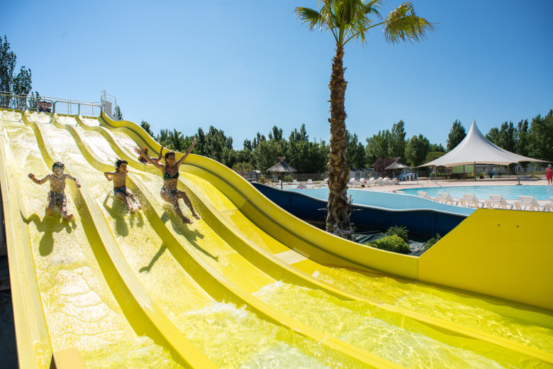 camping luxe la carabasse vias