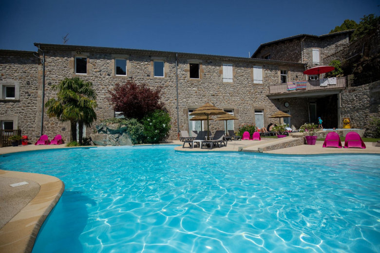 camping domaine de la plage neyrac les bains