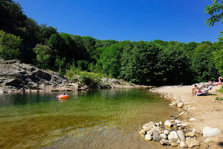 camping domaine de la plage neyrac les bains