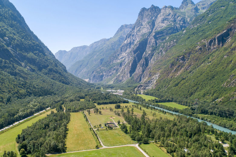 camping le chateau de rochetaillee alpe d huez