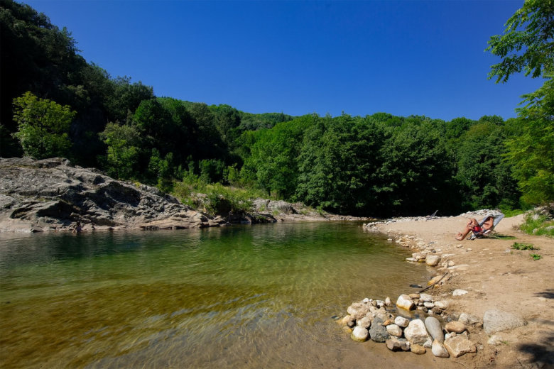 camping domaine de la plage neyrac les bains