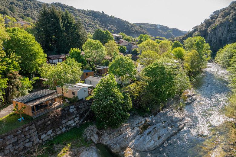 camping domaine de la plage neyrac les bains